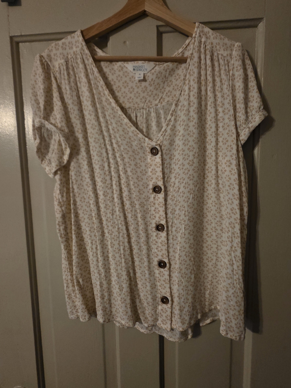 Market & Spruce Cream Floral Button-Front Blouse